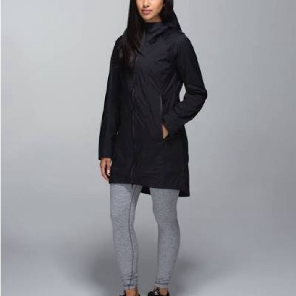 Lululemon right as rain jacket size 4